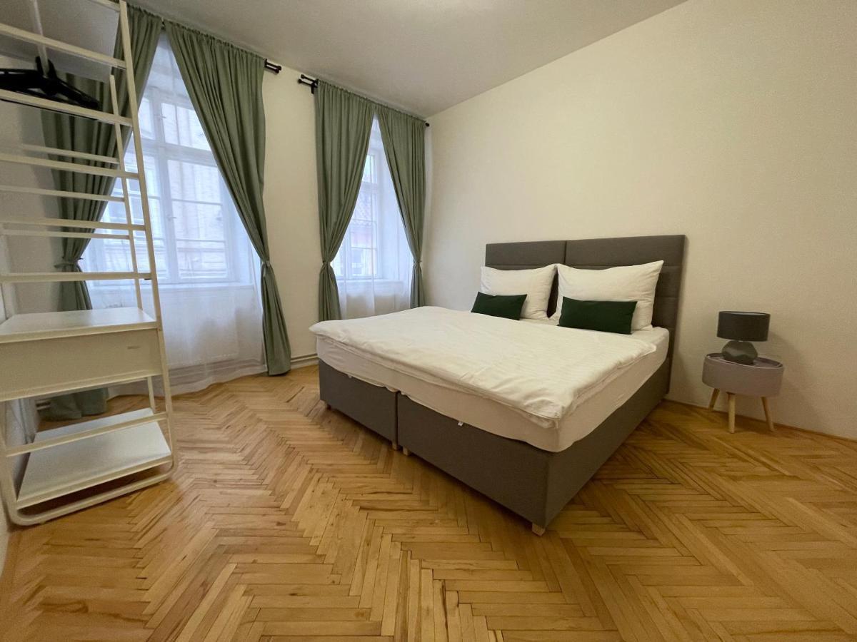 White Swan Boutique Apartments Prague Extérieur photo
